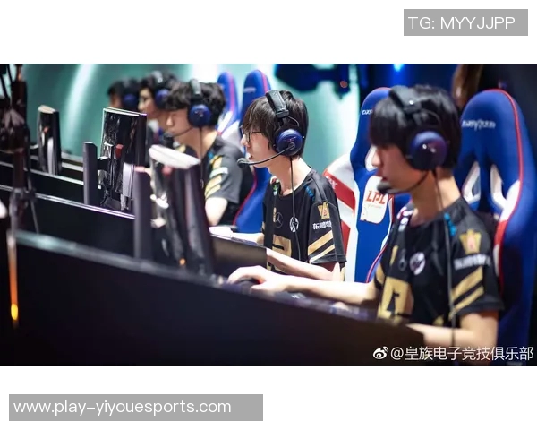 和平精英热议RNG战队配合争议引发S15赛季LOL讨论热潮